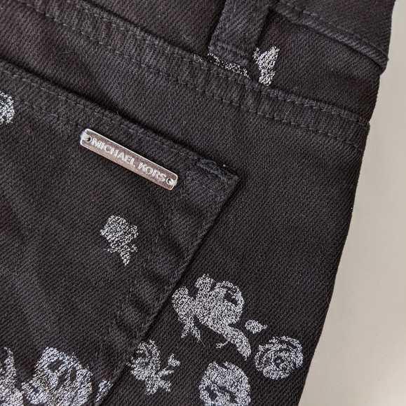 MICHAEL KORS Izzy Cropped Skinny Denim, Black, 4P - Picture 5 of 7